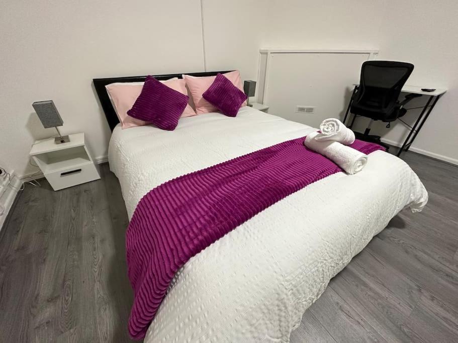 Super Double Bedroom Zone 1 Londra Esterno foto